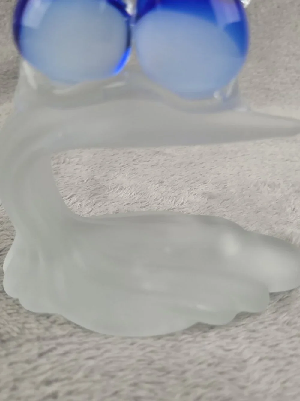 Vtg Hand Blown Art Glass Lovebirds Bluebirds Frosted Satin Wave Glass Figurine